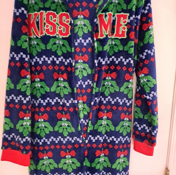 Dec 25th Unisex Mistletoe Zip Onesie Hoodie LG NWOT - Picture 3 of 11